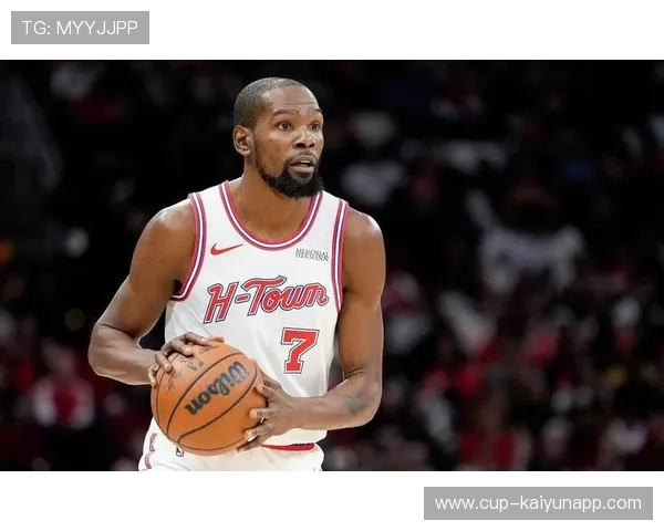 关键时刻还得看阿杜 杜兰特连中两记关键三分帮助火箭稳住局势，杜兰特火箭伤退